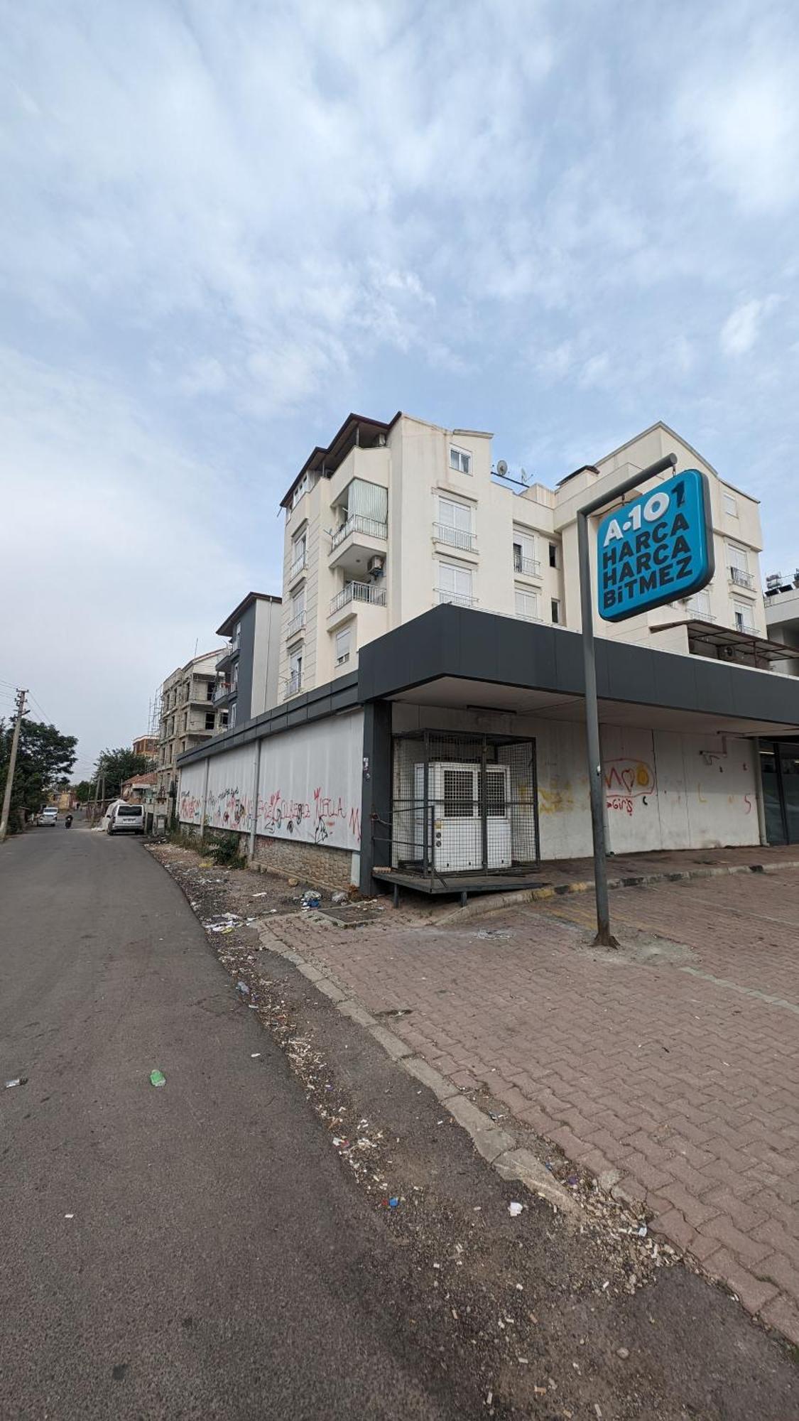 Spacious 3 Bedroom - Quick Drive To Beach, Airport & Center