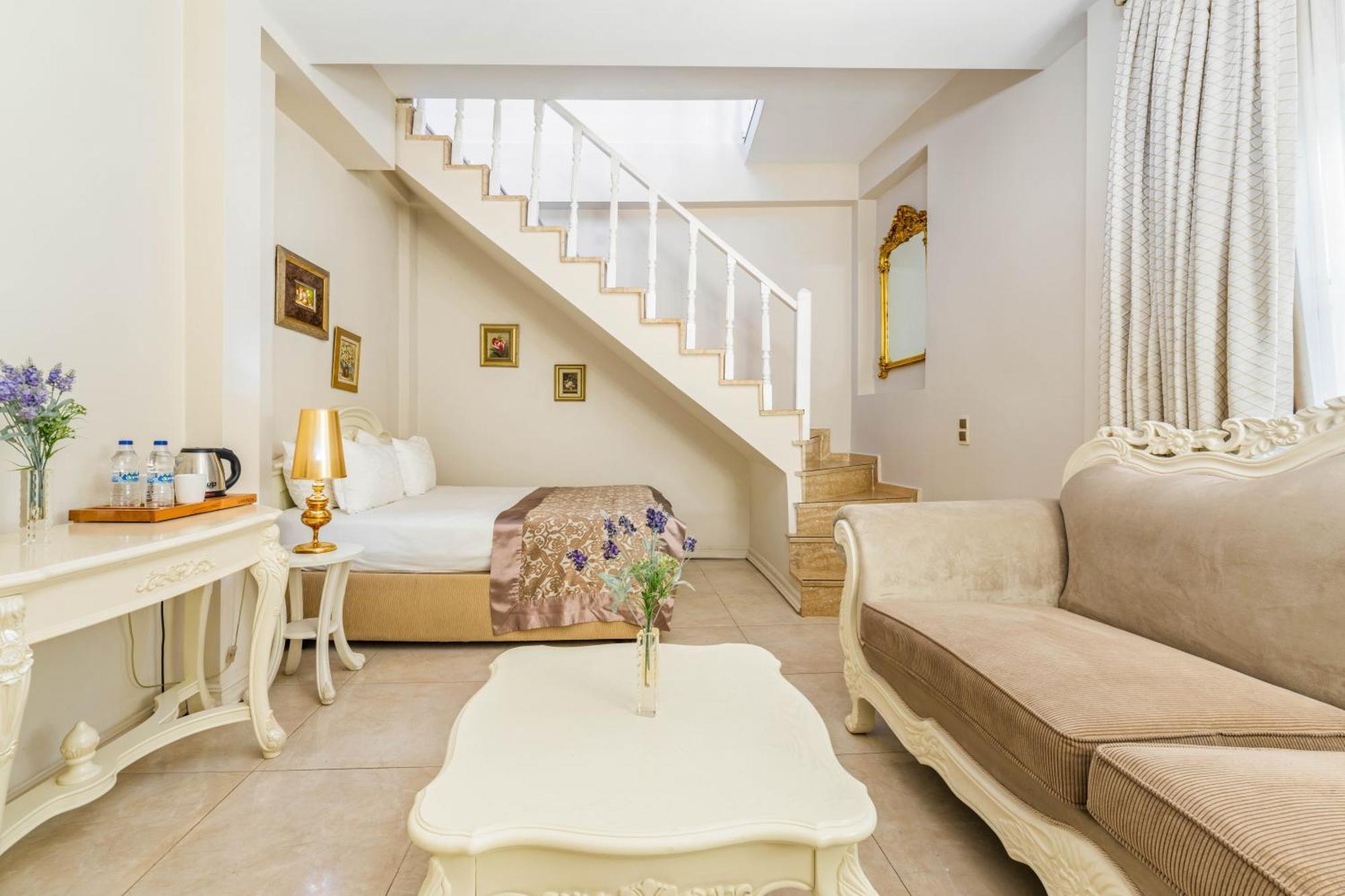 Hotel Elegance East 4*