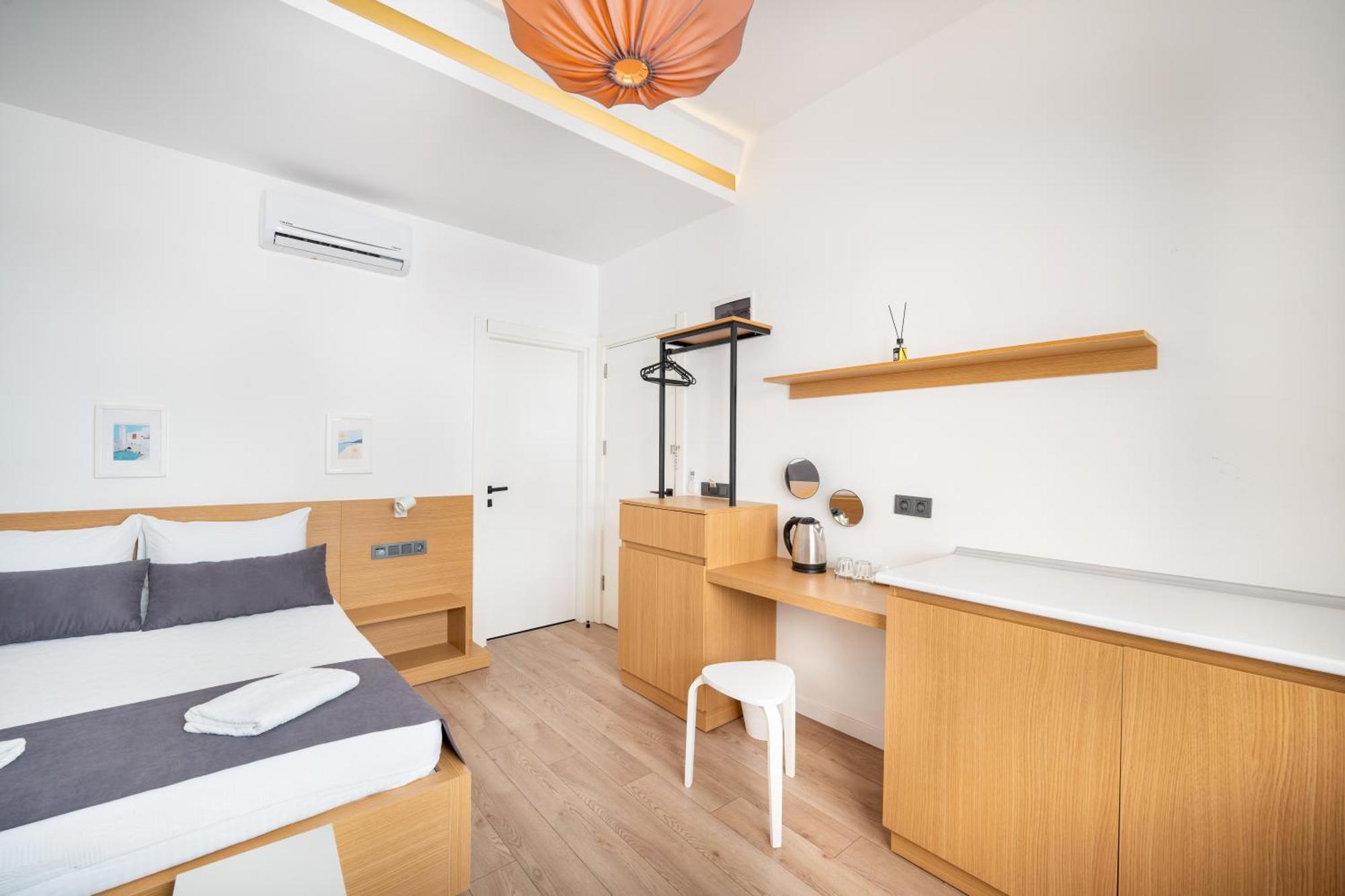 Otel Italic *