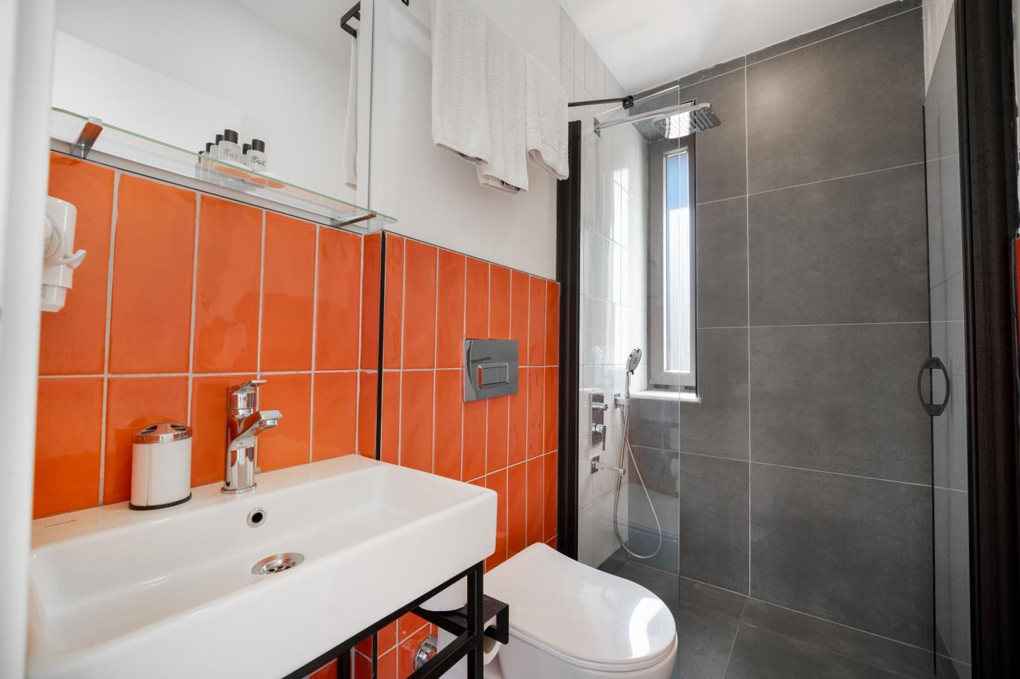 Otel Italic