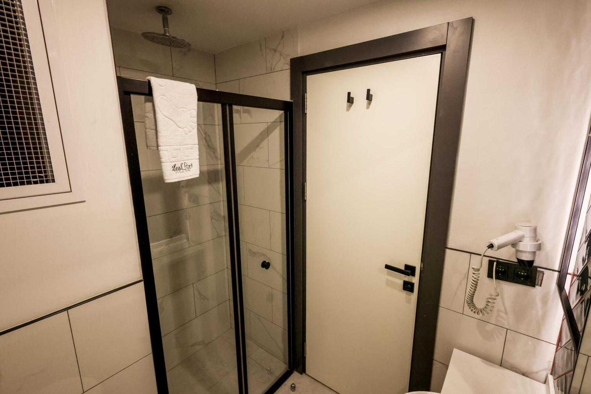 Leaf Port Hotel 4*