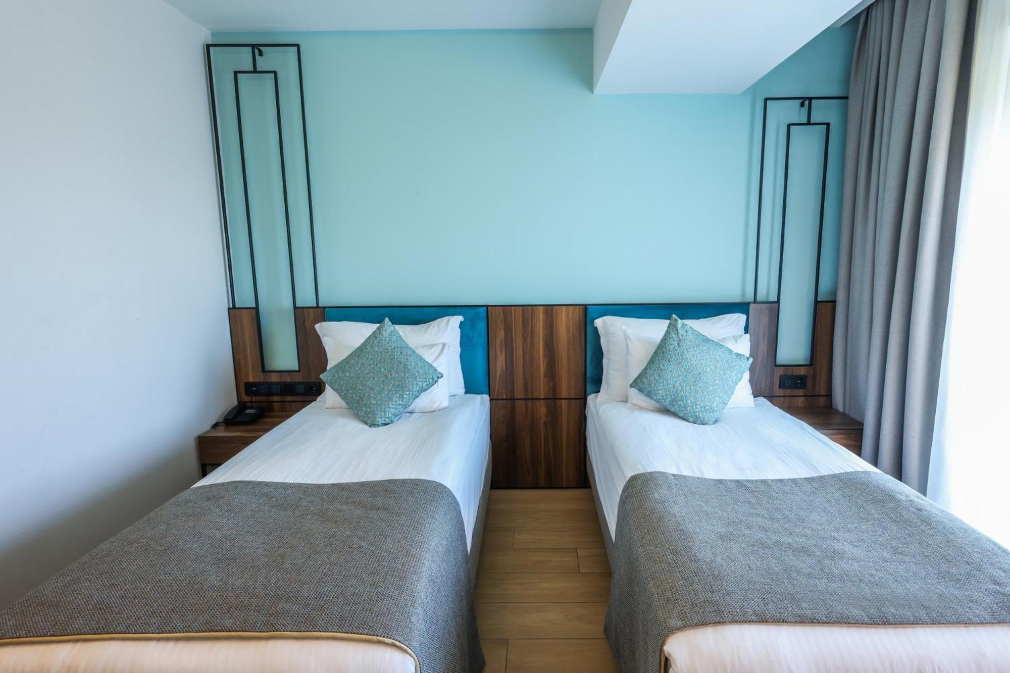 Hotel Leaf Port 4*
