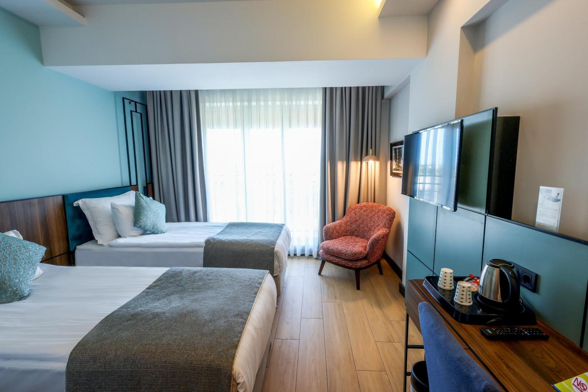 Hotel Leaf Port 4*