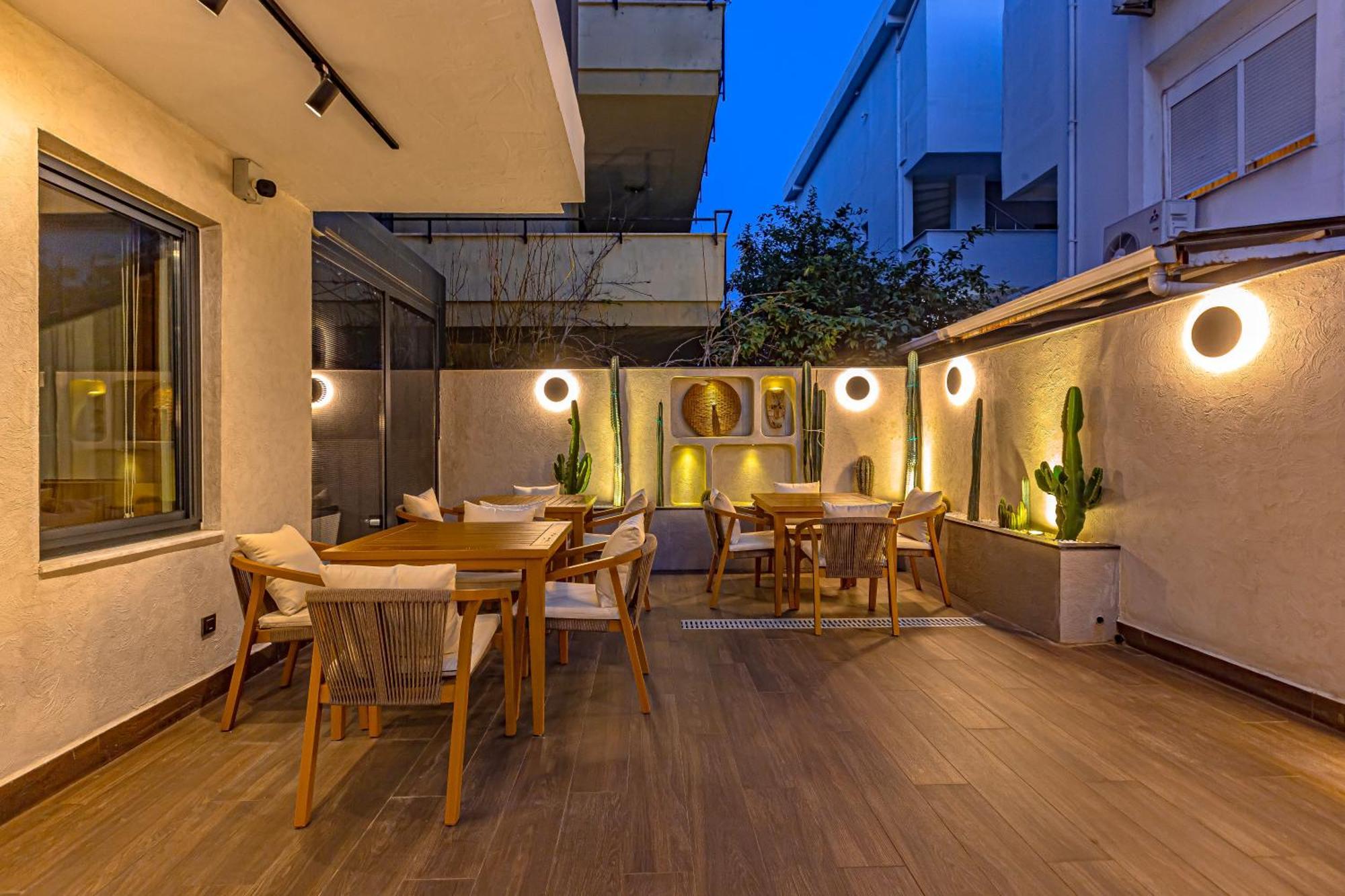 Dulcet Hotel