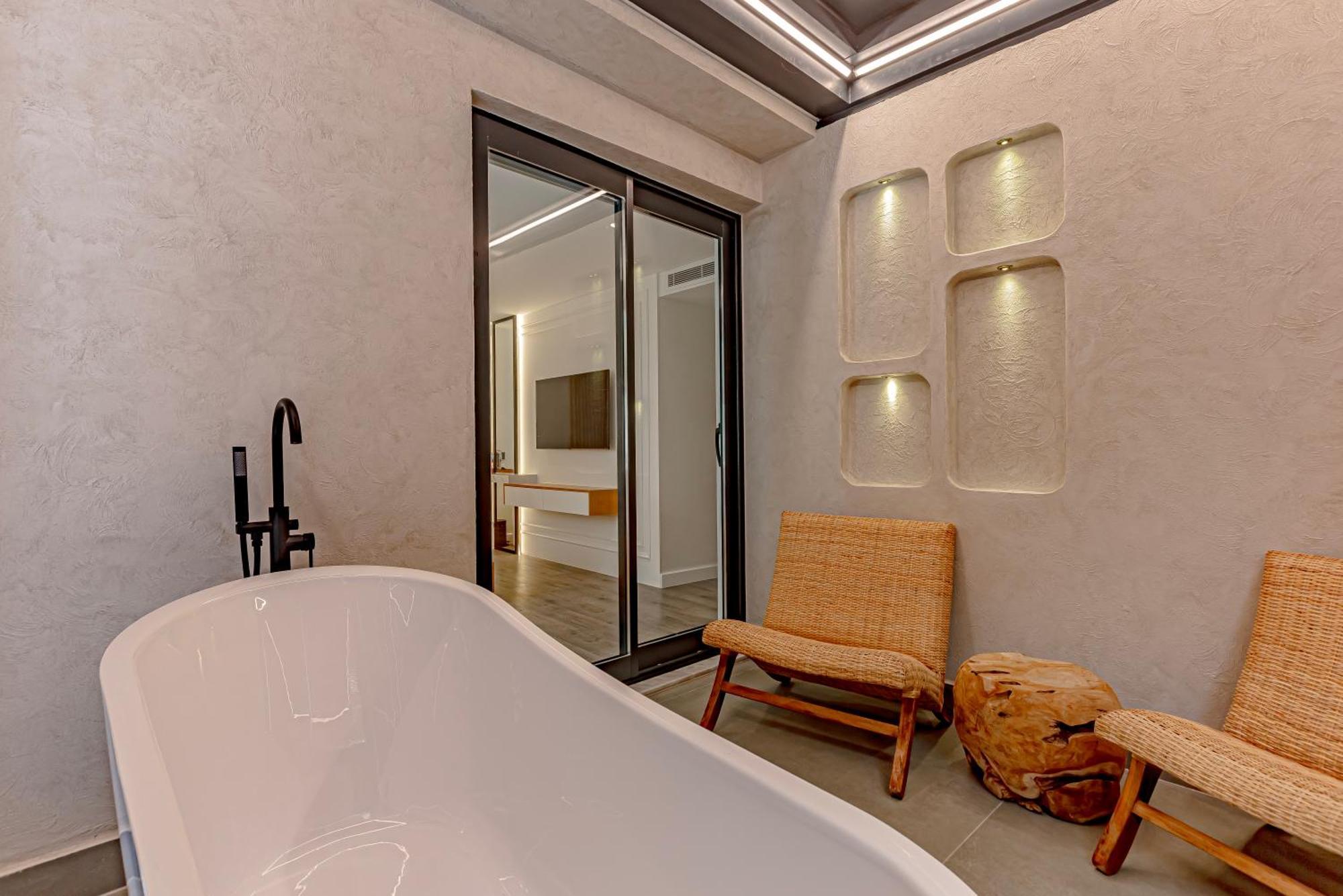 Dulcet Hotel