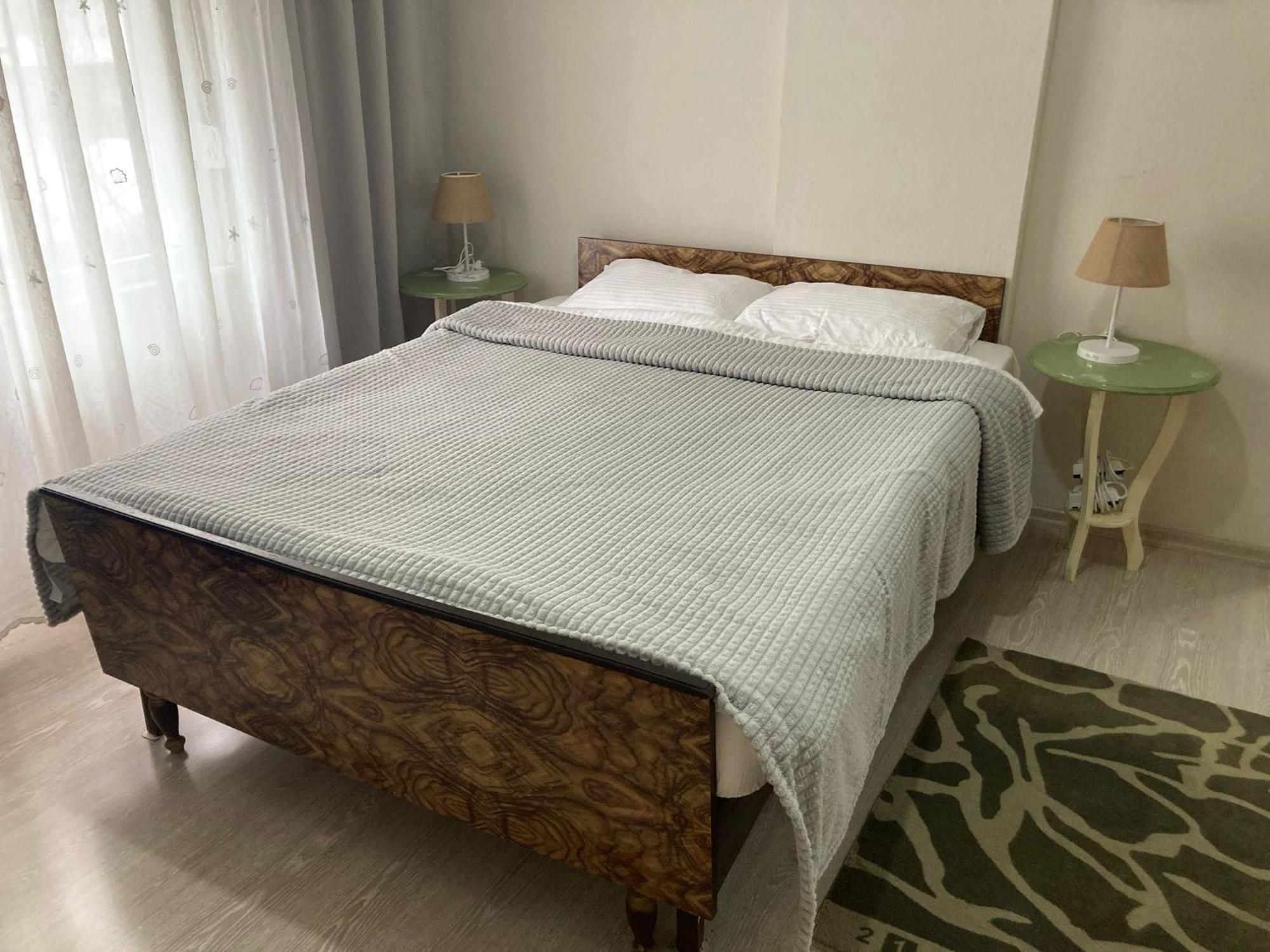 Large And Simple Family House In Center Daire