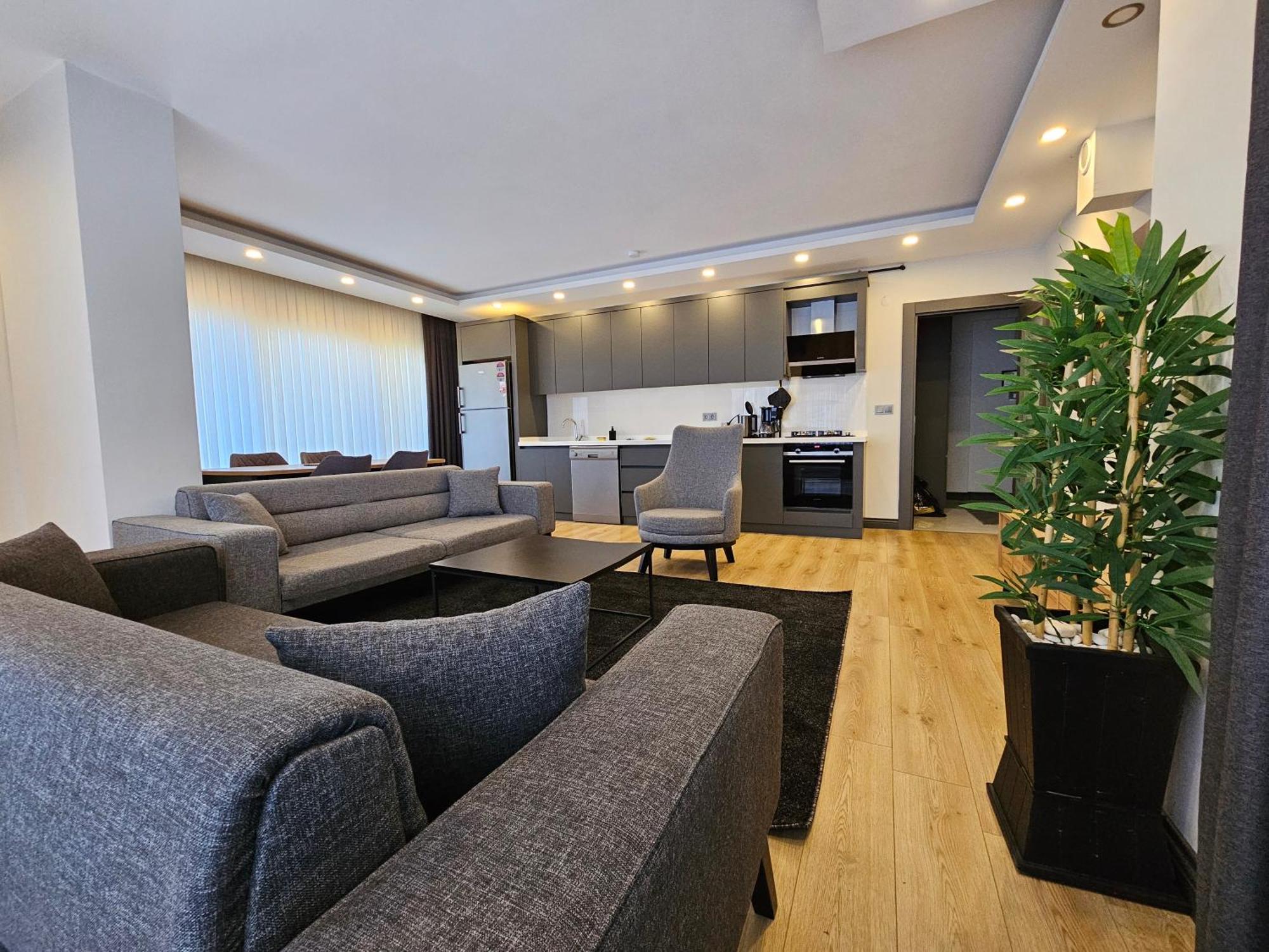 New Flat&large Living Space 2-2 Near By Lara Apartment *