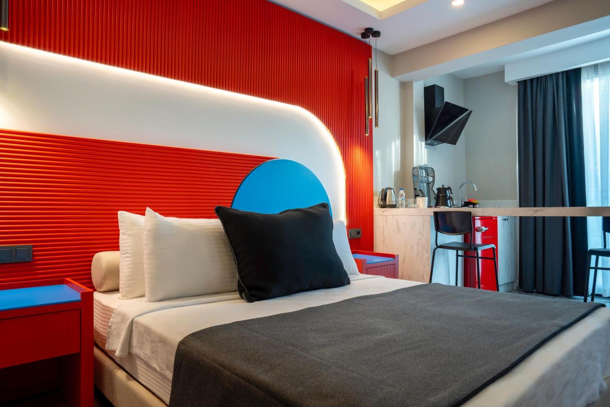 Hotel Lucky Monkey Midi *