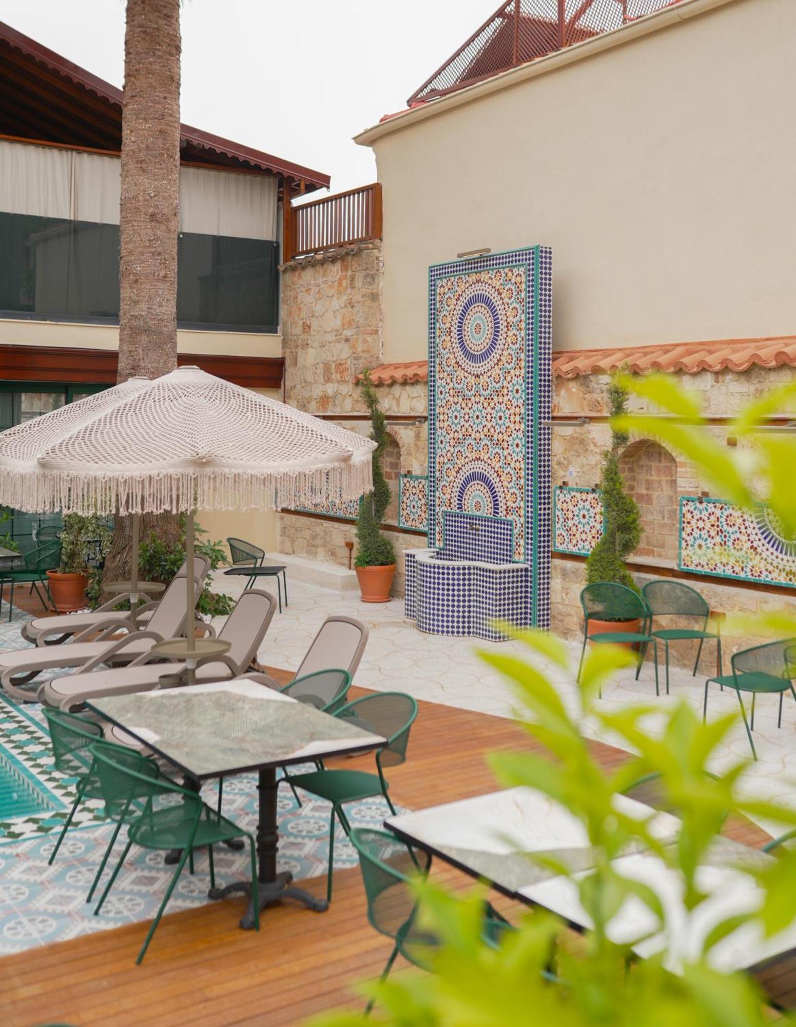 Belmondo Hare Old Town Hotel *