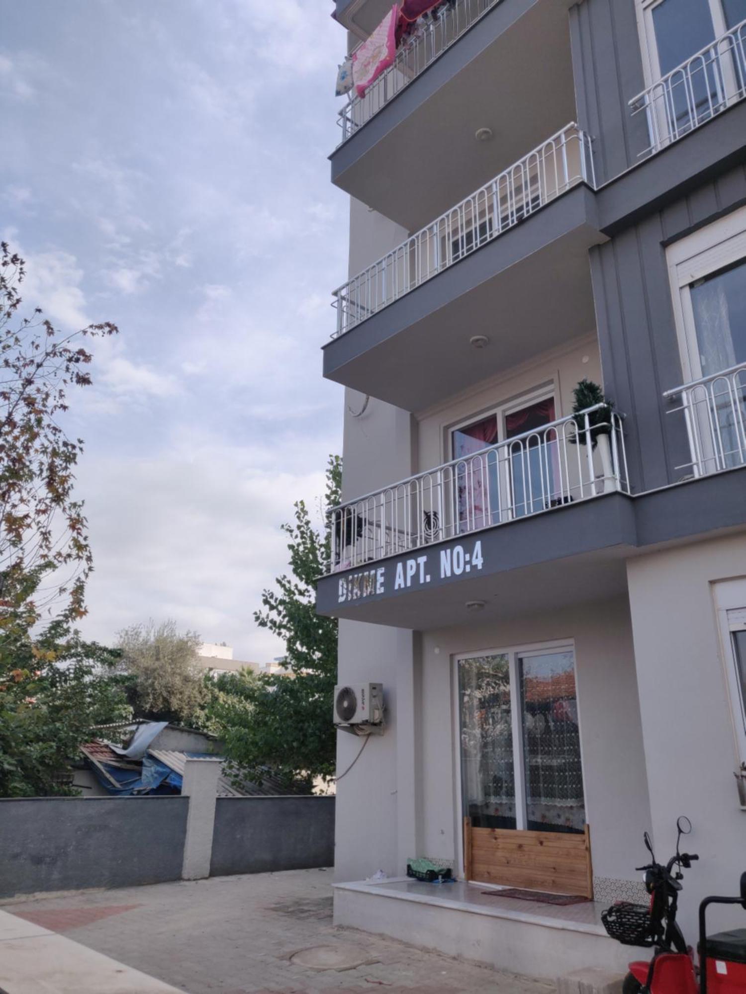 Spacious 3 Bedroom - Quick Drive To Beach, Airport & Center Apartment