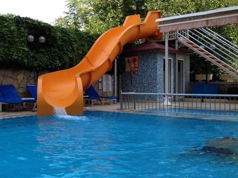 Lara Dinc Hotel 3*