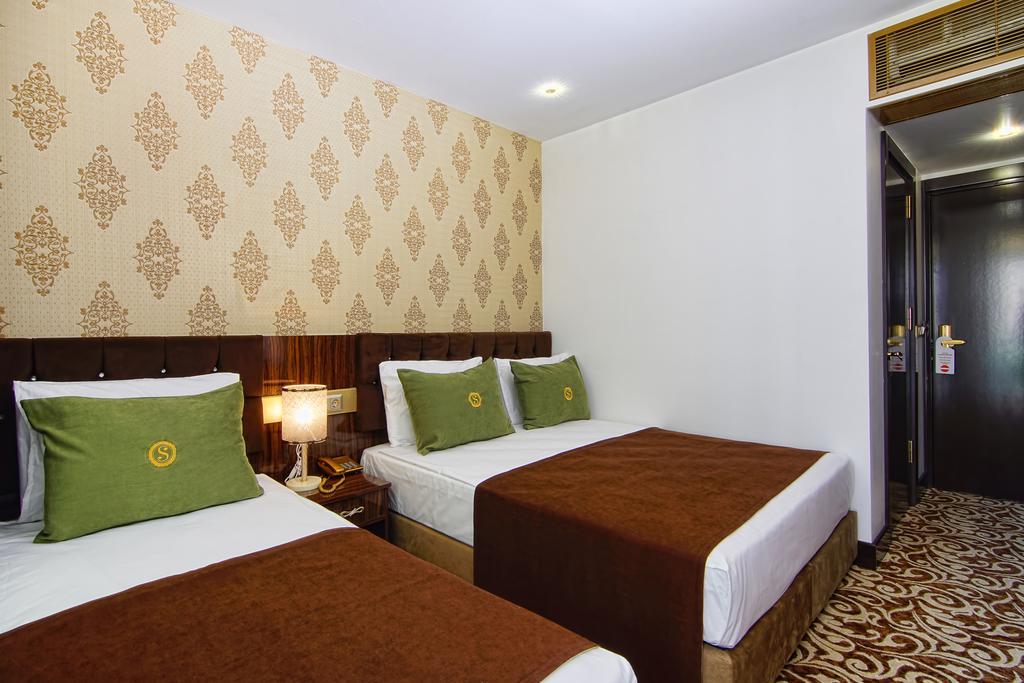 S White Otel