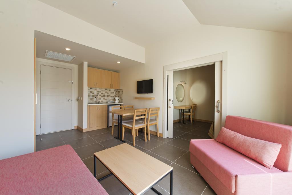 Kentia Apart 4*