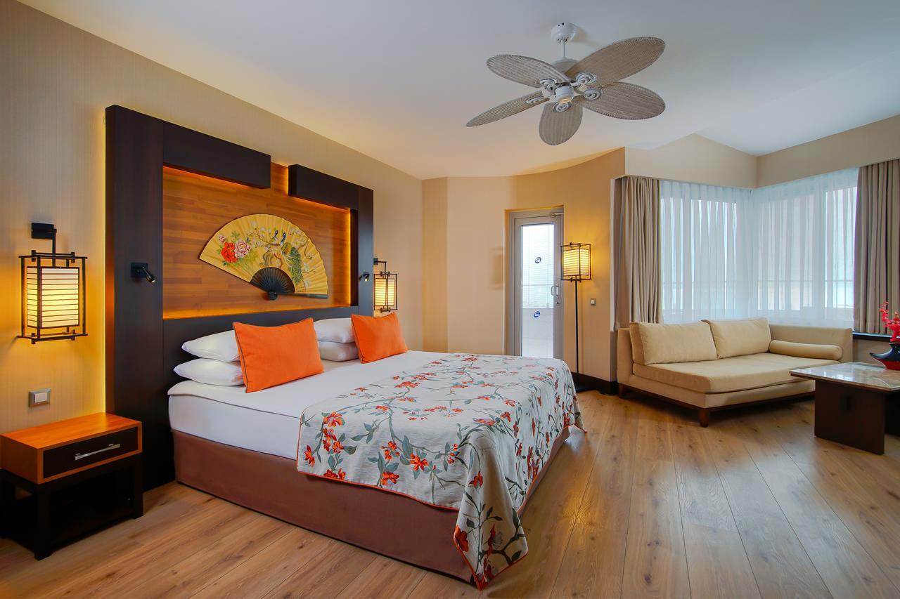 Limak Lara Deluxe & Resort 5*
