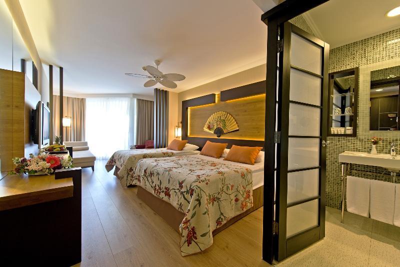 Resort Limak Lara Deluxe &
