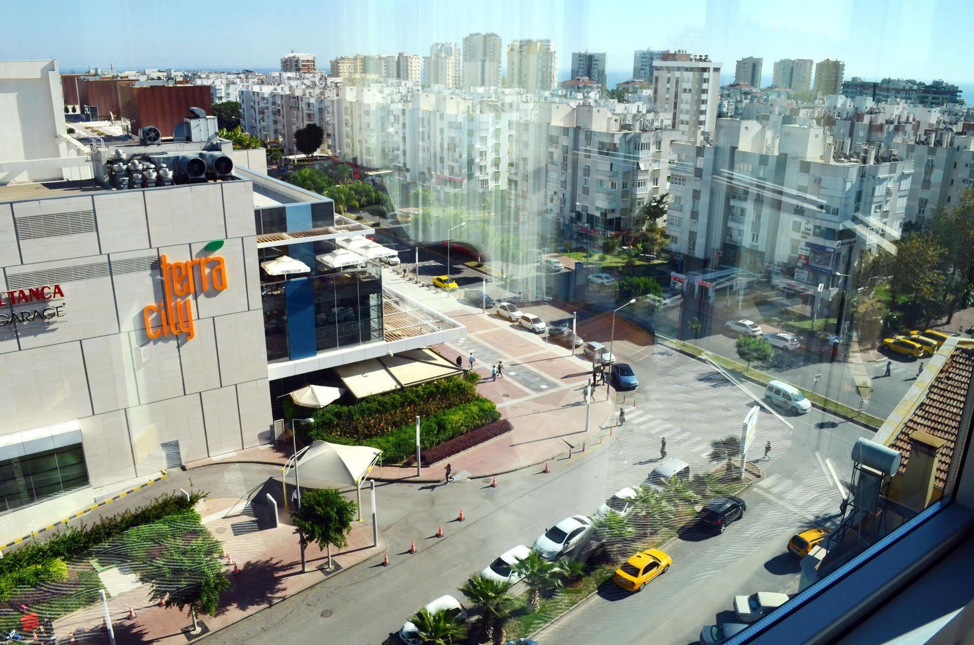 Live Hotel 4*