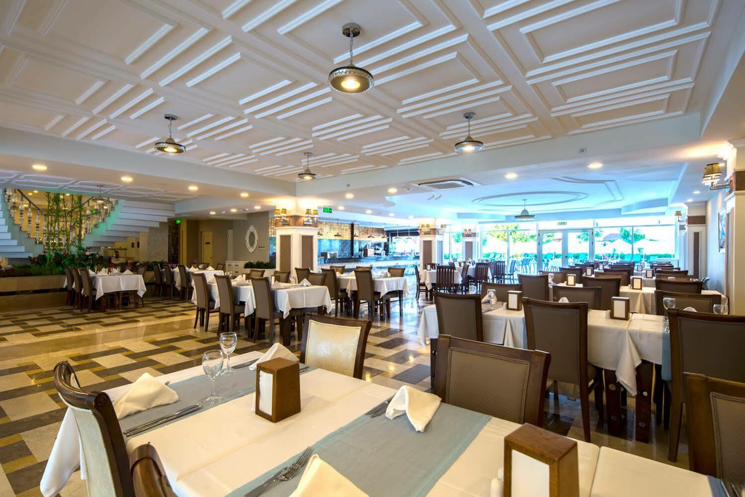 Hotel Crystal Waterworld Park 5*