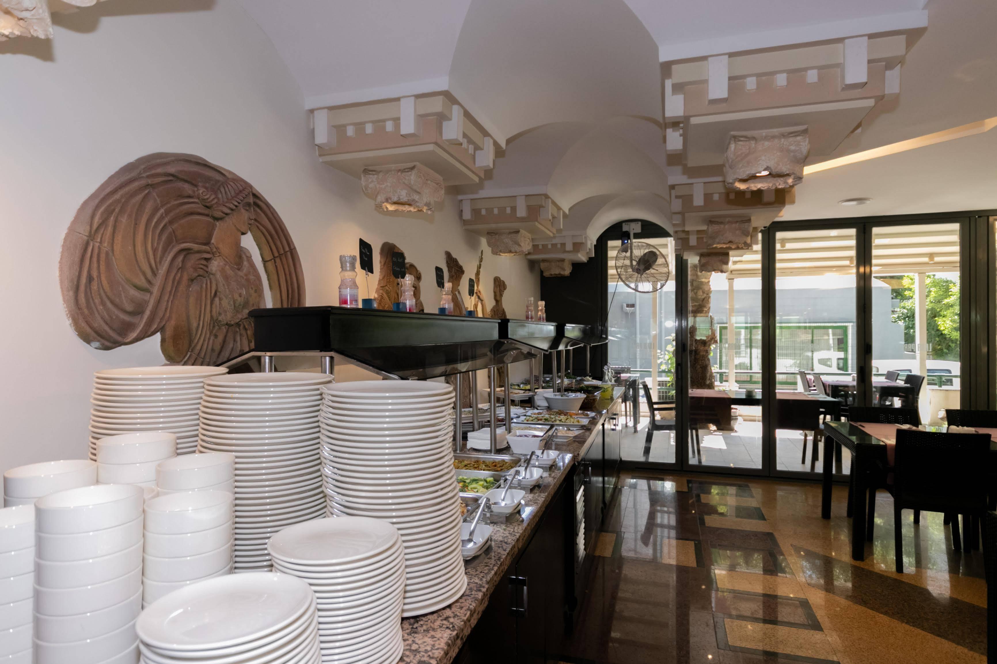 Hotel Lara Park 3*